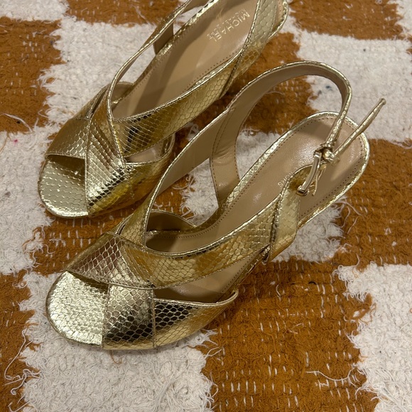 New in Box Michael Kors Gold Snakeskin  Becky Sandals Size 8 - Picture 3 of 5